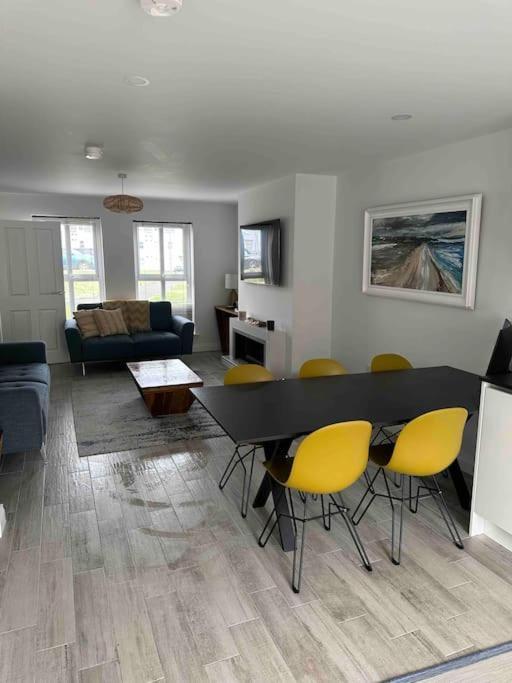 Coastal Haven 5 Bed Gem In Center Villa *